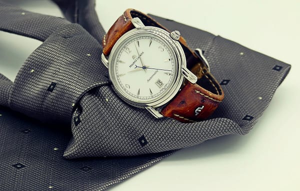 L’orologio di design robusto, bello ed elegante
