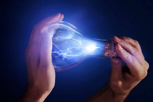 Perché le cariche elettrostatiche sono potenzialmente distruttive?